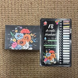 18 Acrylic Markers Set with Floral Box